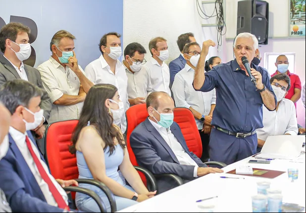 Themístocles Filho discursa