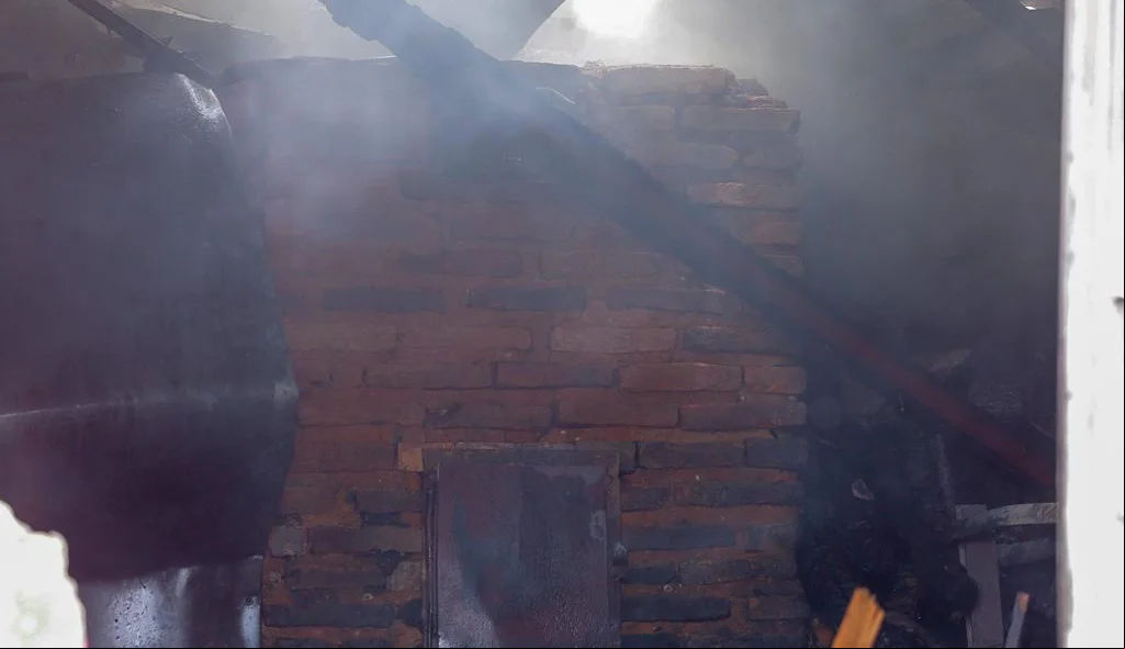 Forno onde possivelmente teria se iniciado o incêndio