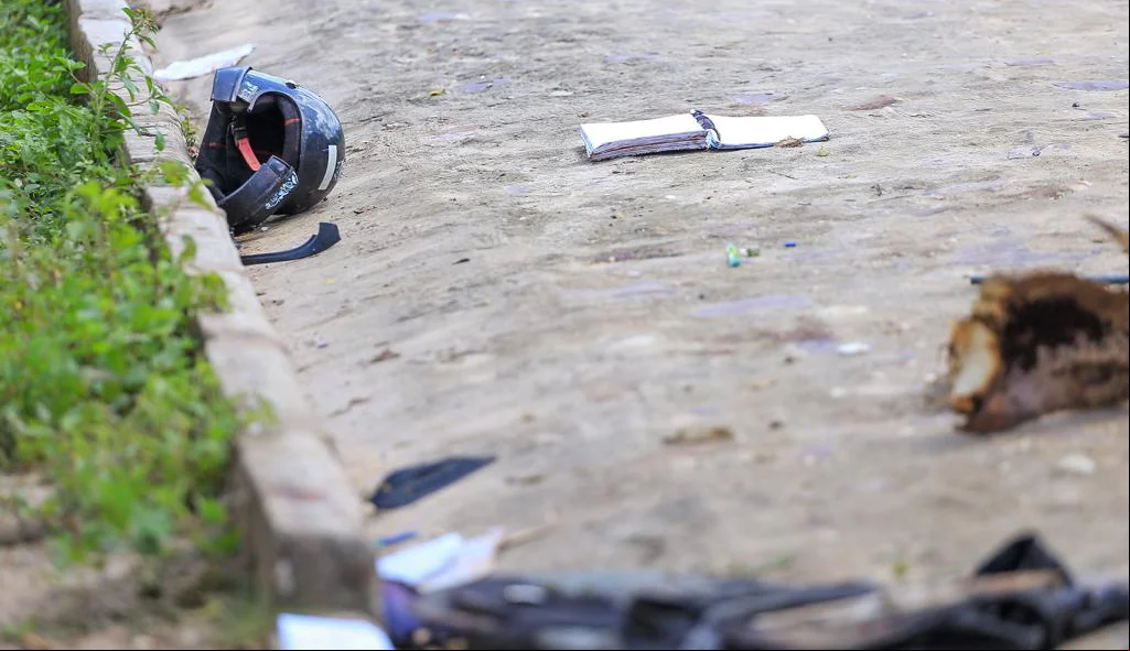Objetos deixados pelo adolescente de 17 anos