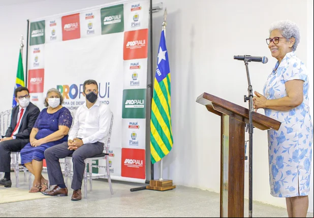 Regina Sousa inaugura novo auditório da Sasc