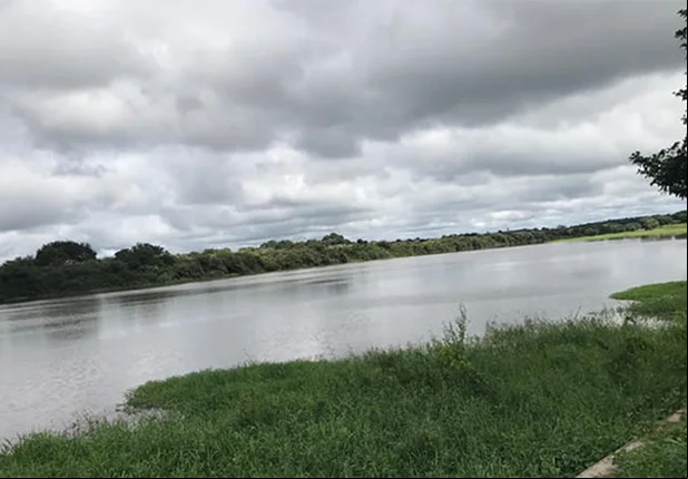 Rio Marataoan em Barras