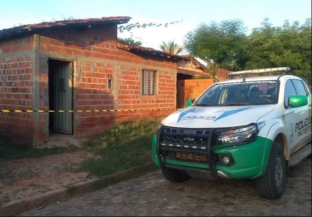 Viatura da PM no local do crime