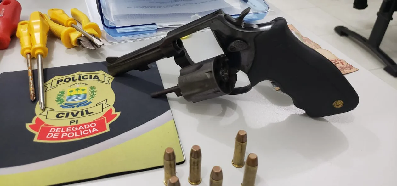 Arma encontrada com o acusado