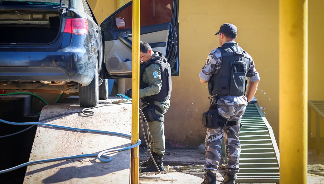 Equipe da PM no local do crime