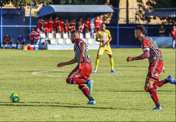Lance de jogo com a equipe do Fluminense-PI
