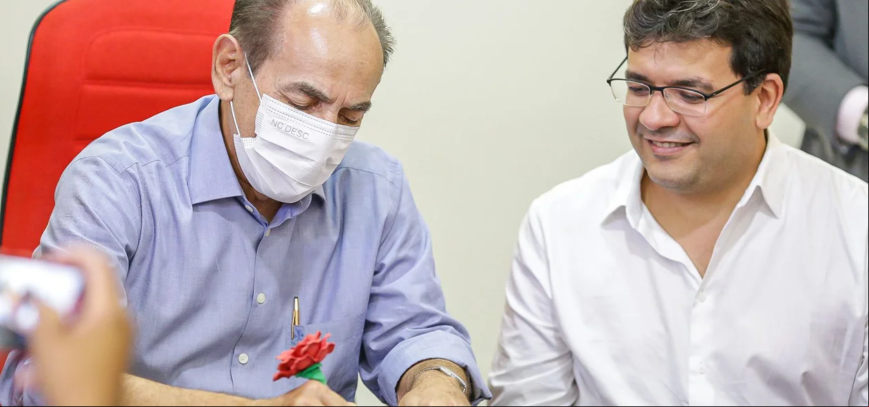 Marcelo Castro abonando a ficha de Maninha Fontenele