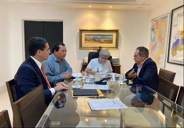 Regina Sousa recebe deputado Dr. Hélio