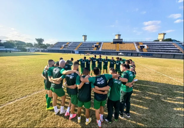 Time do Altos em preparação para o jogo contra o Flamengo pela Copa do Brasil