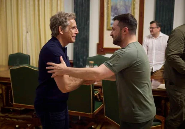 Ben Stiller cumprimenta o presidente da Ucrânia, Volodmir Zelenski