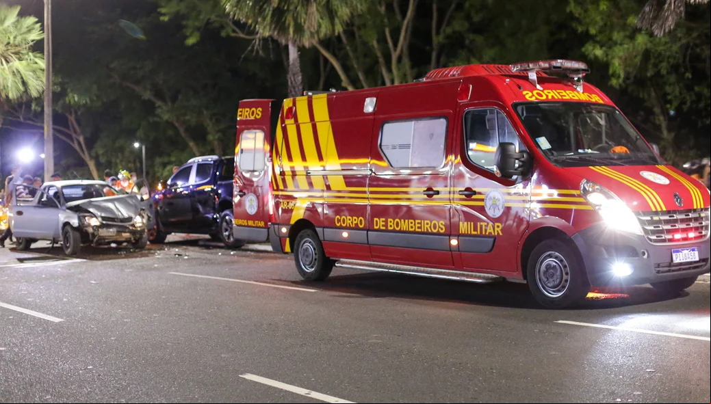 Corpo de Bombeiros no local