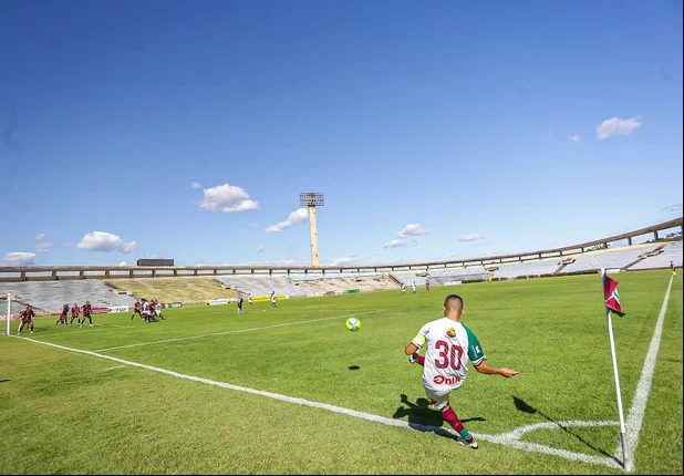 Fluminense durante cobrança de escanteio