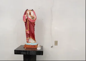 Imagem sagrada destruída