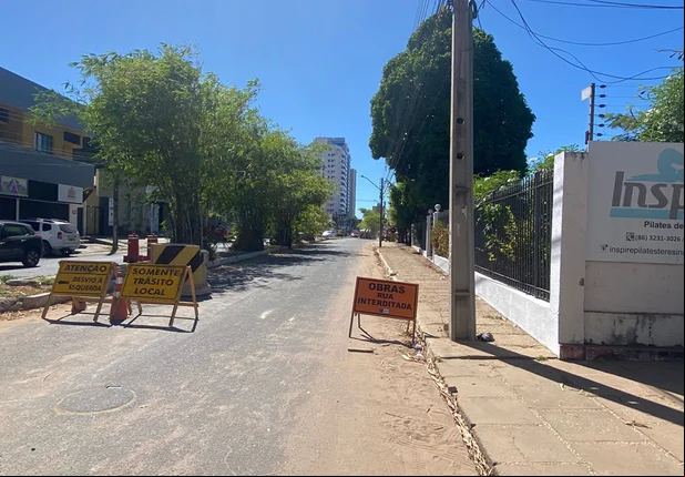 Interdição do trecho da avenida Senador Arêa Leão, no bairro São Cristóvão, zona Leste de Teresina