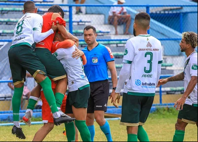 Jogadores do Altos comemorando o segundo gol da equipe