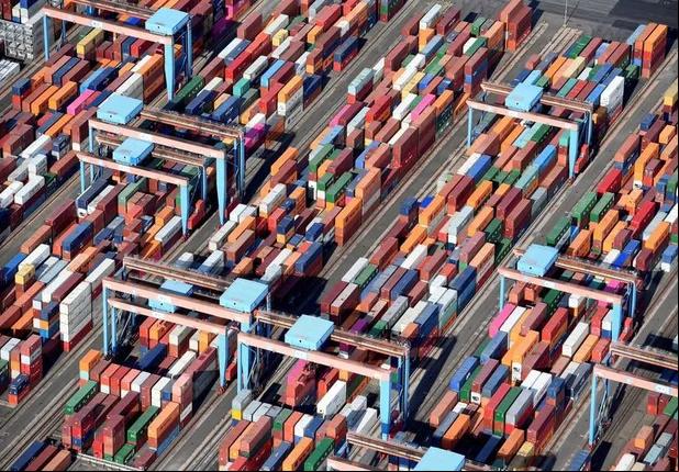Porto de Hamburgo, na Alemanha; país registrou déficit pela primeira vez desde 1991