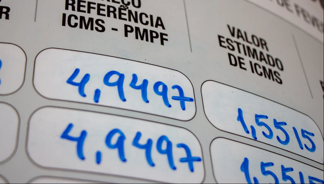 Tabela de impostos cobrados por litro da gasolina