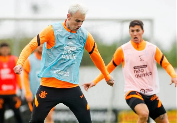 Corinthians se prepara em treinamento