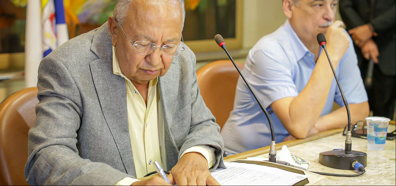 Prefeito assina contrato da operação de crédito de R$ 500 milhões