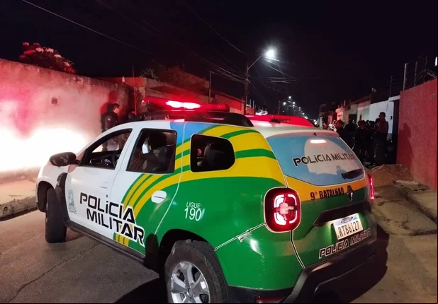 Viatura da PM no local