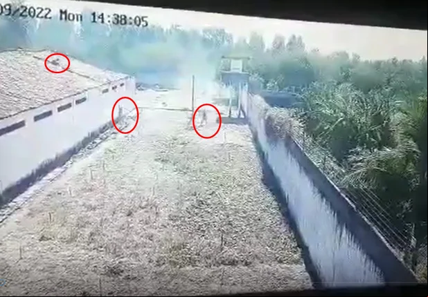 Câmera flagra presos tentando fugir da Penitenciária Mista de Parnaíba