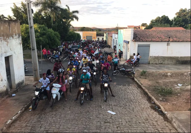 Carreata de Dr. Hélio movimenta cidade de Tamboril do Piauí