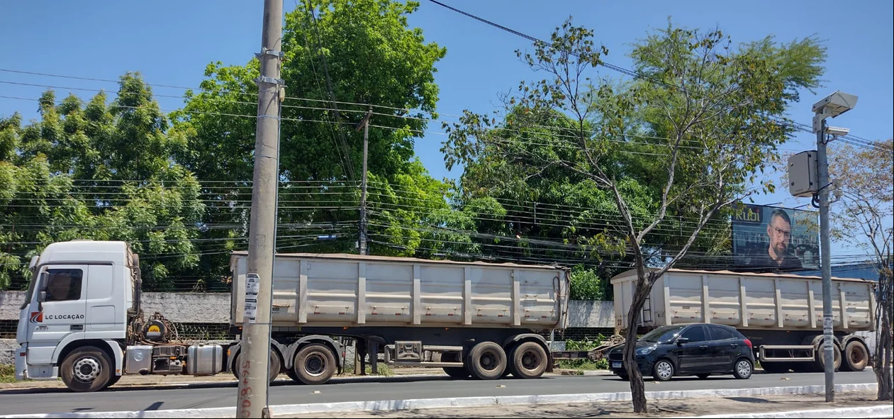 Carreta envolvida no acidente