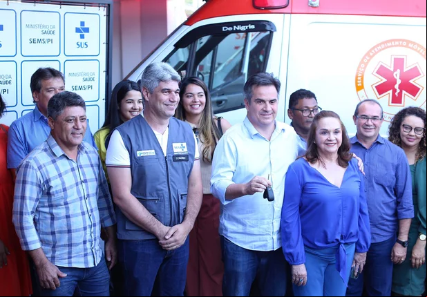 Ciro Nogueira entregando ambulâncias do SAMU