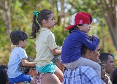 Crianças no desfile cívico