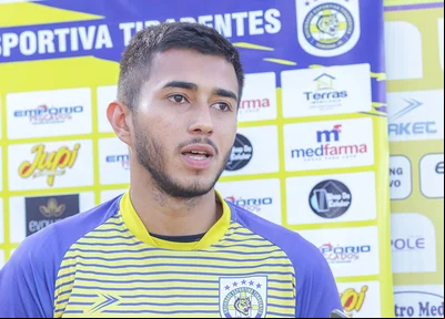Matheus Lima, atacante do Tiradentes