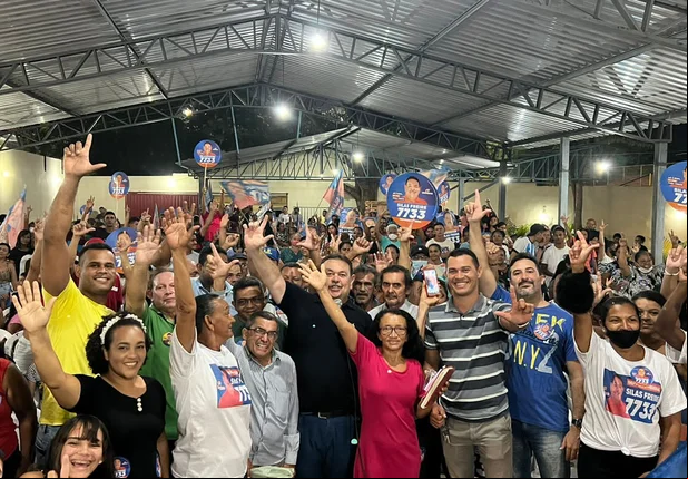 Silas Freire durante reunião na zona leste de Teresina