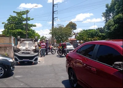 Taxi capotou