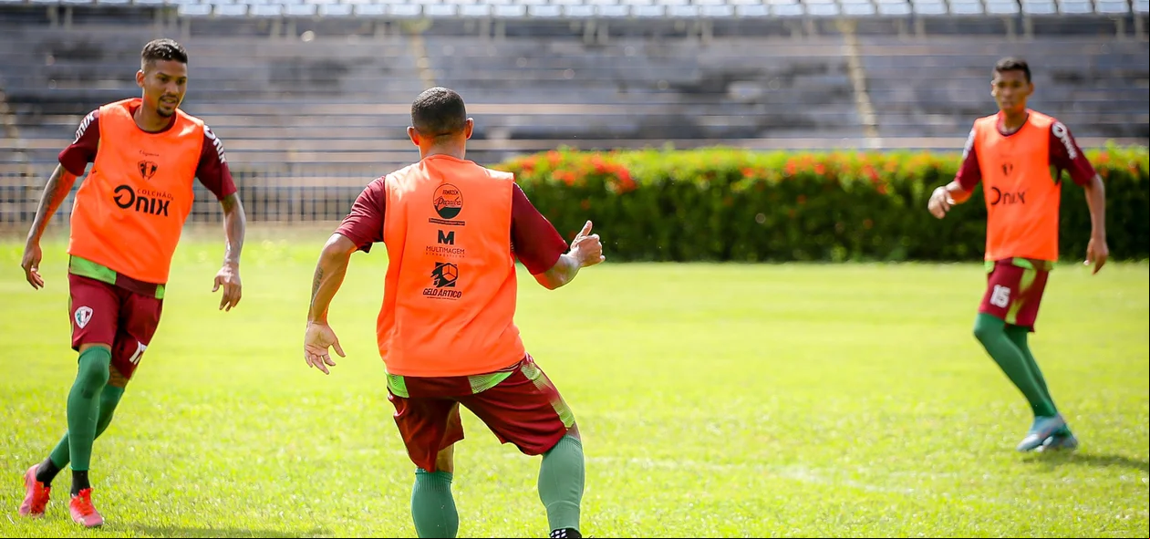 Elivélton durante treino