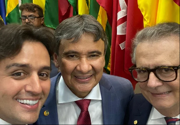 Flávio Júnior vai à Brasília para posse de ministros de Lula