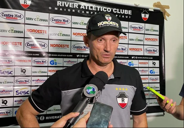Gerson Gusmão, técnico do River