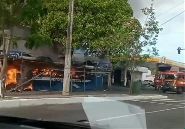 Incêndio na loja de estofados