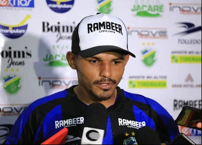Netinho, volante do Altos