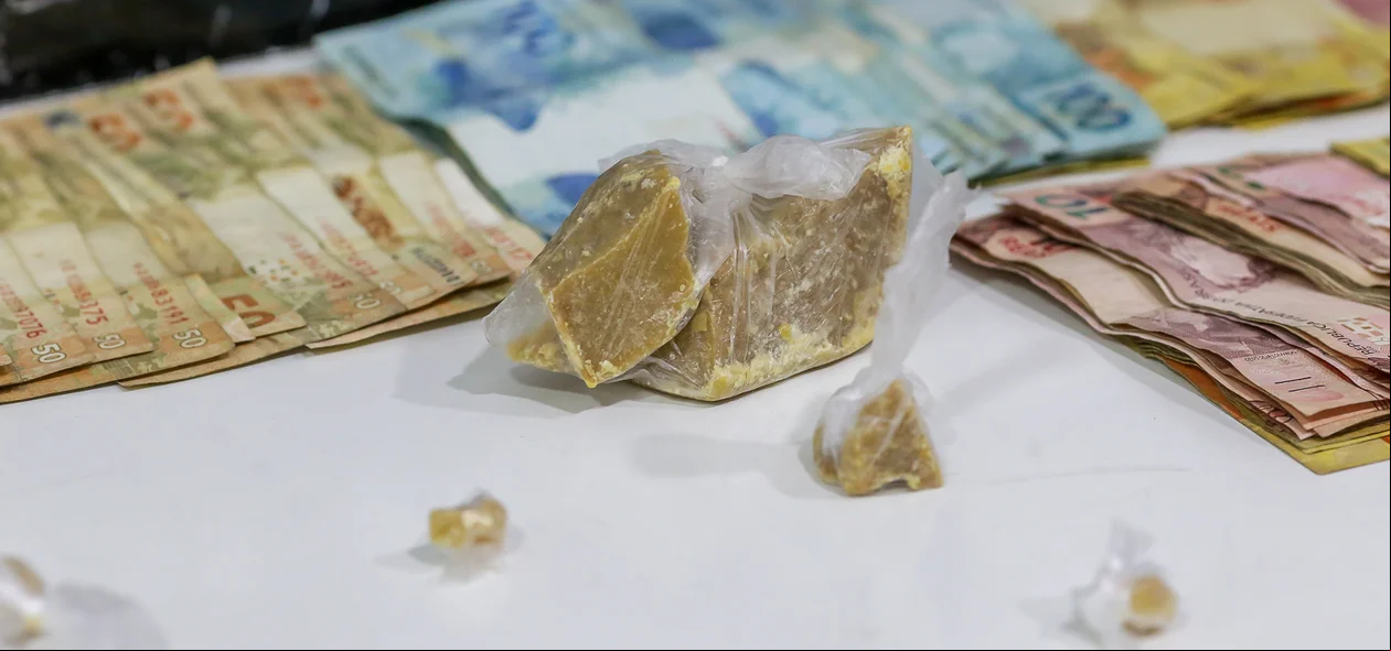 Pedra de crack apreendida pela polícia