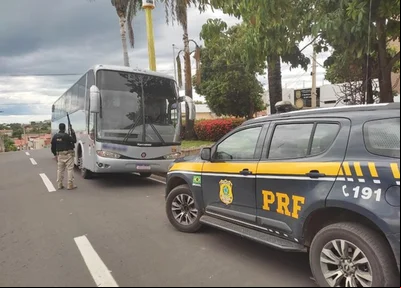 PRF apreende ônibus adulterado em Bom Jesus