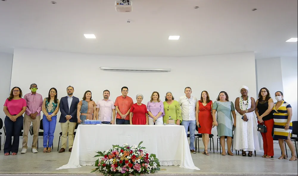 Regina Sousa e equipe de superintendentes da SASC