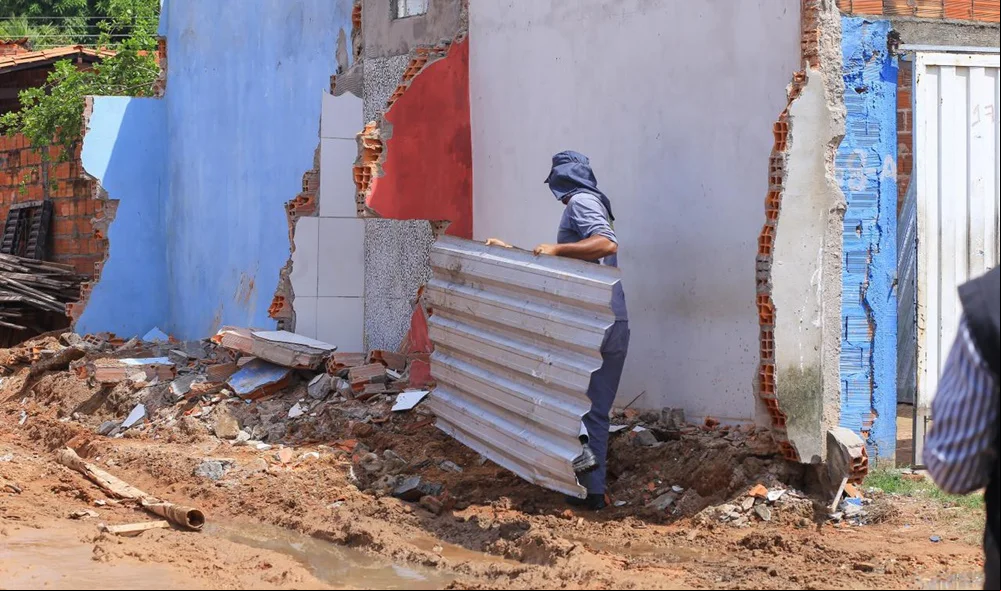 Remoção dos destroços