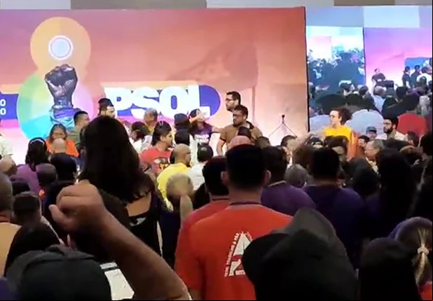 Congresso do Psol é marcado por brigas entre militantes e vitória da ala de Boulos no comando da sigla
