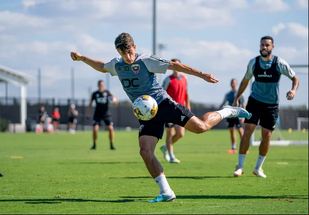 Gabriel Pirana em treino do DC
