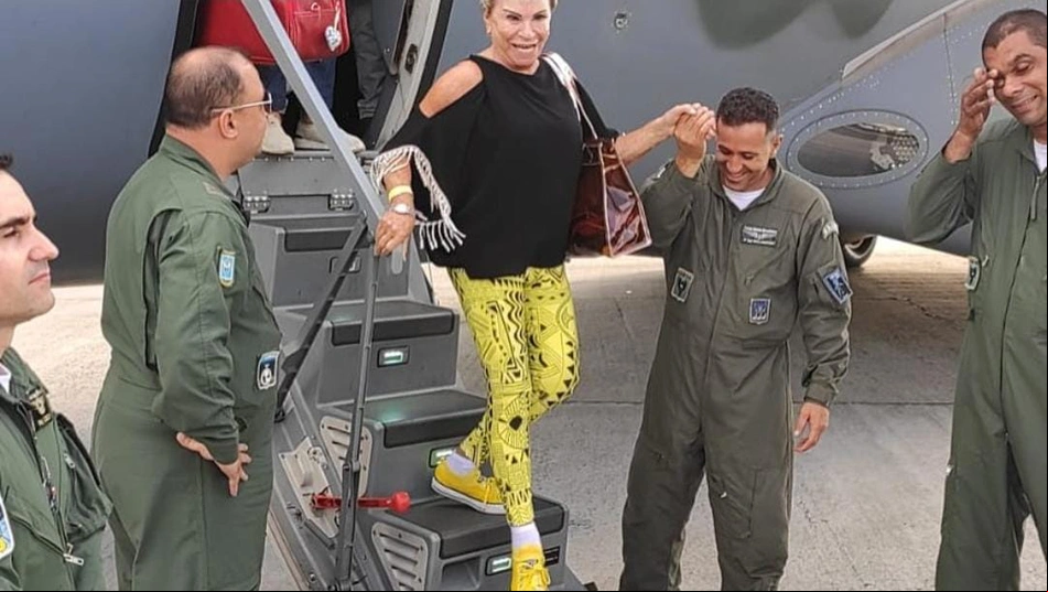 Terceiro avião chega ao Brasil com repatriados