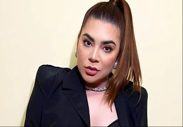 Cantora Naiara Azevedo