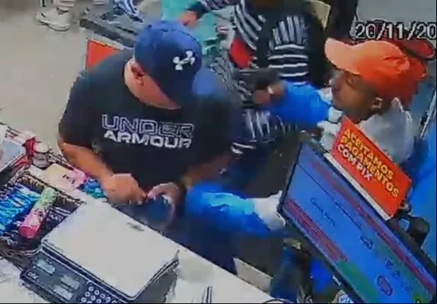 Momento em que o policial militar é assassinado durante assalto em São Paulo