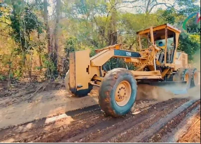 Prefeito de Altos realiza obras na estrada da comunidade Santo Antônio