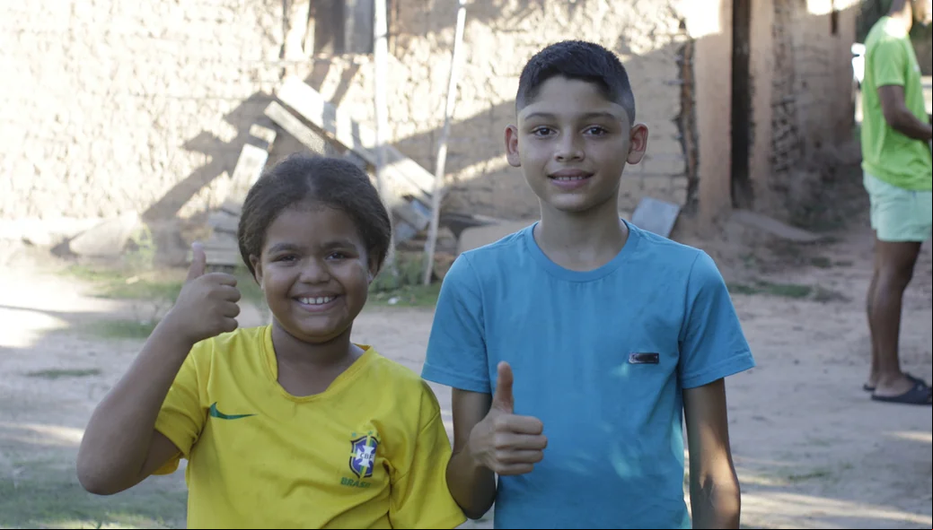 Crianças que receberam o projeto Doe Sorrisos no Povoado Chapadinha Sul
