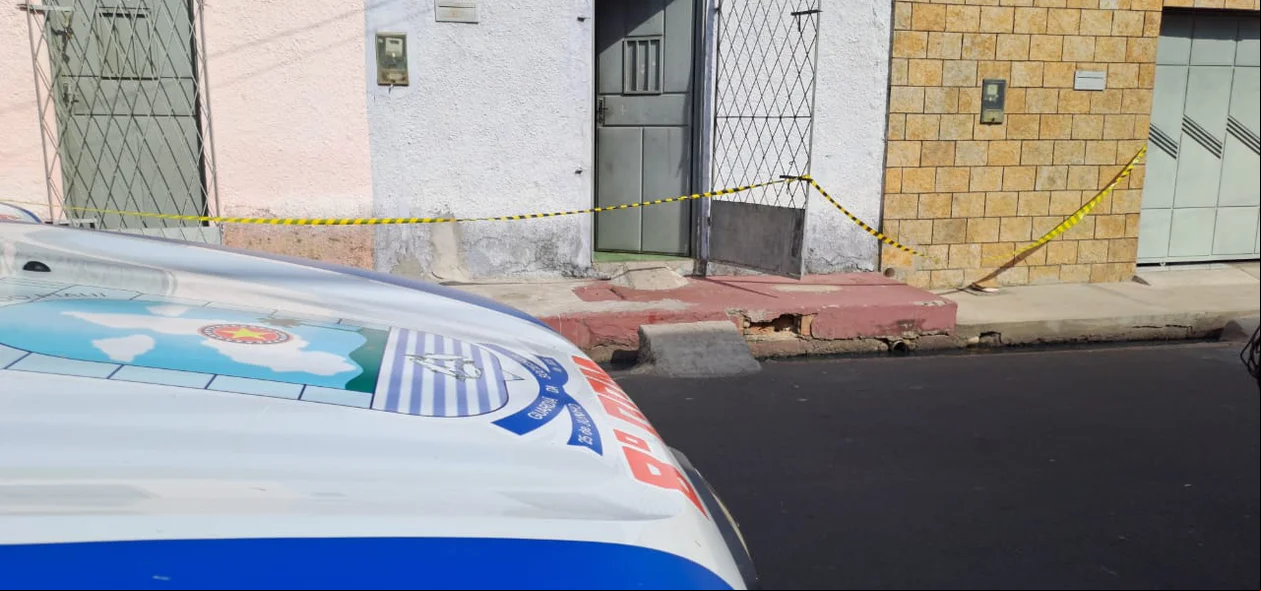 Guarnição do 8ºBPM em atendimento no local do crime