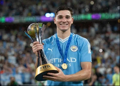 Julián Álvarez cchegou ao 14º título na carreira profissional ao conquistar o Mundial de Clubes 2023