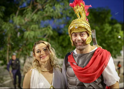 Casal comemora 1 ano de namoro no corso de Teresina